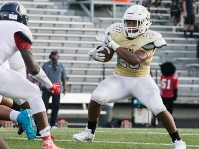 Conroe Running Back Donaven Lloyd is awesome and here's why