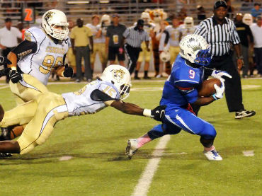 Oak Ridge War Eagle football pounces on Conroe Tigers, 56-15