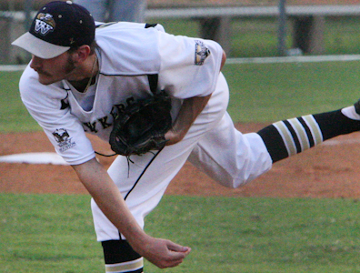 Willis' Danton helps complete sweep