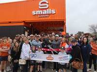 Smalls Sliders has Grand Opening in Willis