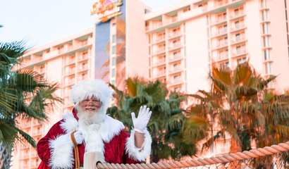 /images/newsimage/10792/410x240/Santa_Waving_with_Resort_Tower_in_Background.jpg