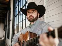 Zach Neil celebrates first “Top 20” in Texas country with fan favorite tune, “All The Pretty Horses”